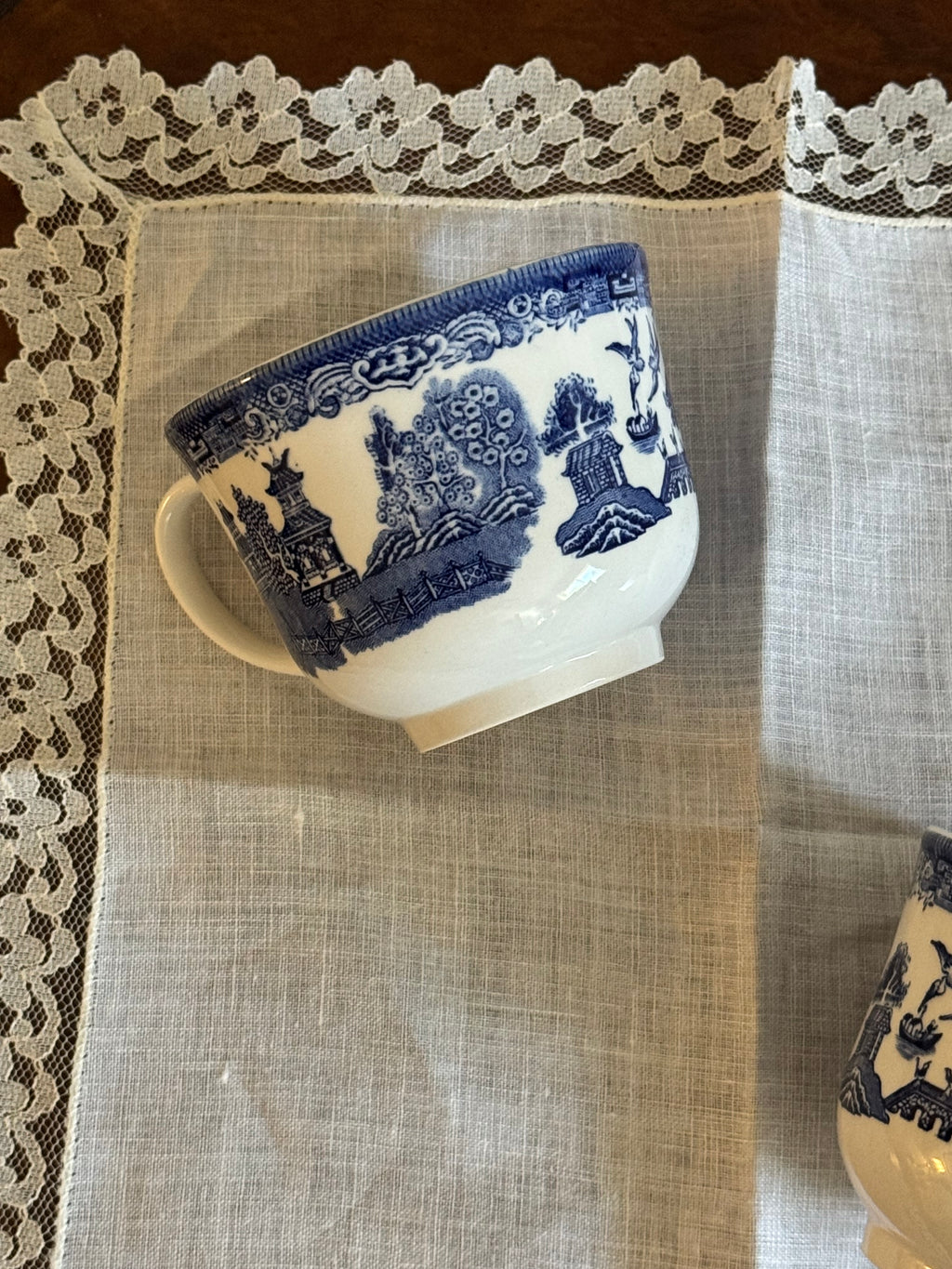 Vintage Blue Willow Teacup / Made in England ☕️