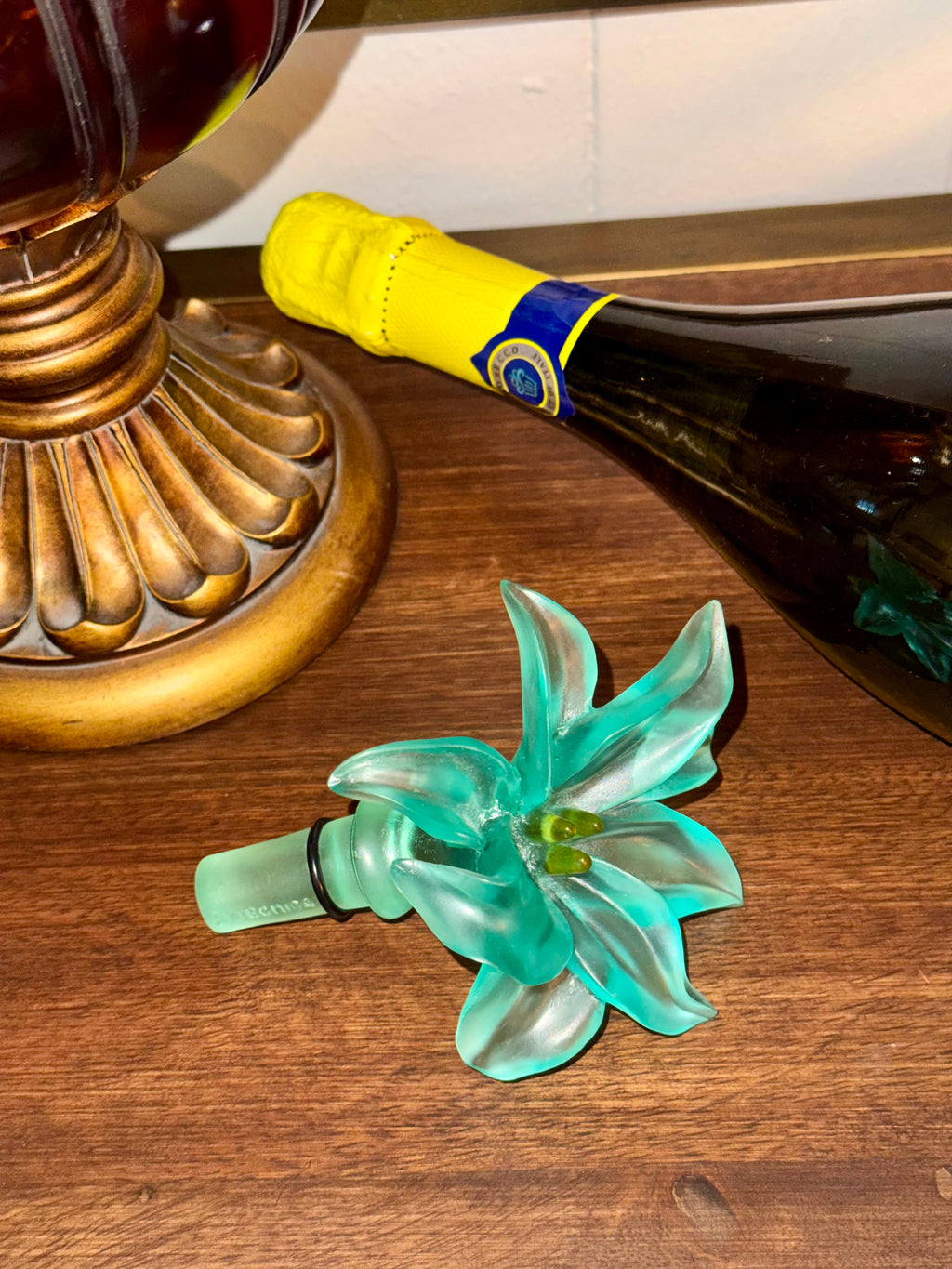 Frosted Glass Orchid Flower Shaped Bottle Stopper