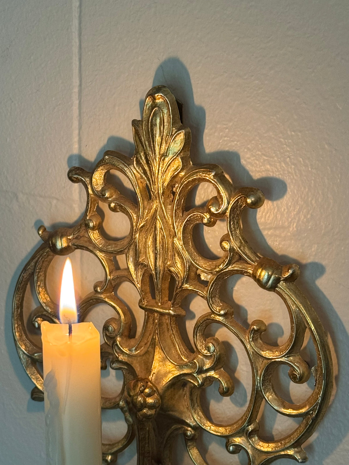 Vintage Gold-tone Ornate Hollywood Regency Wall Sconce Candle Holder 🕯️