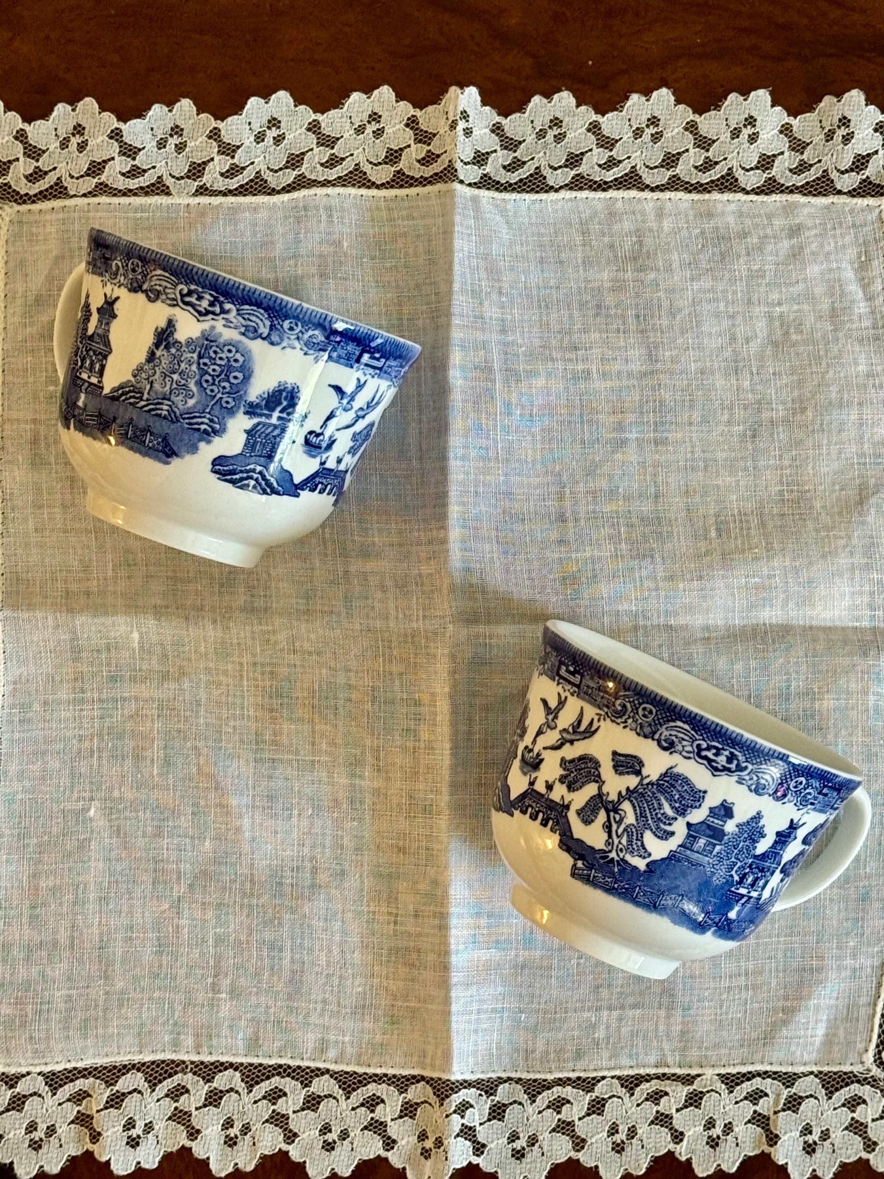Vintage Blue Willow Teacup / Made in England ☕️