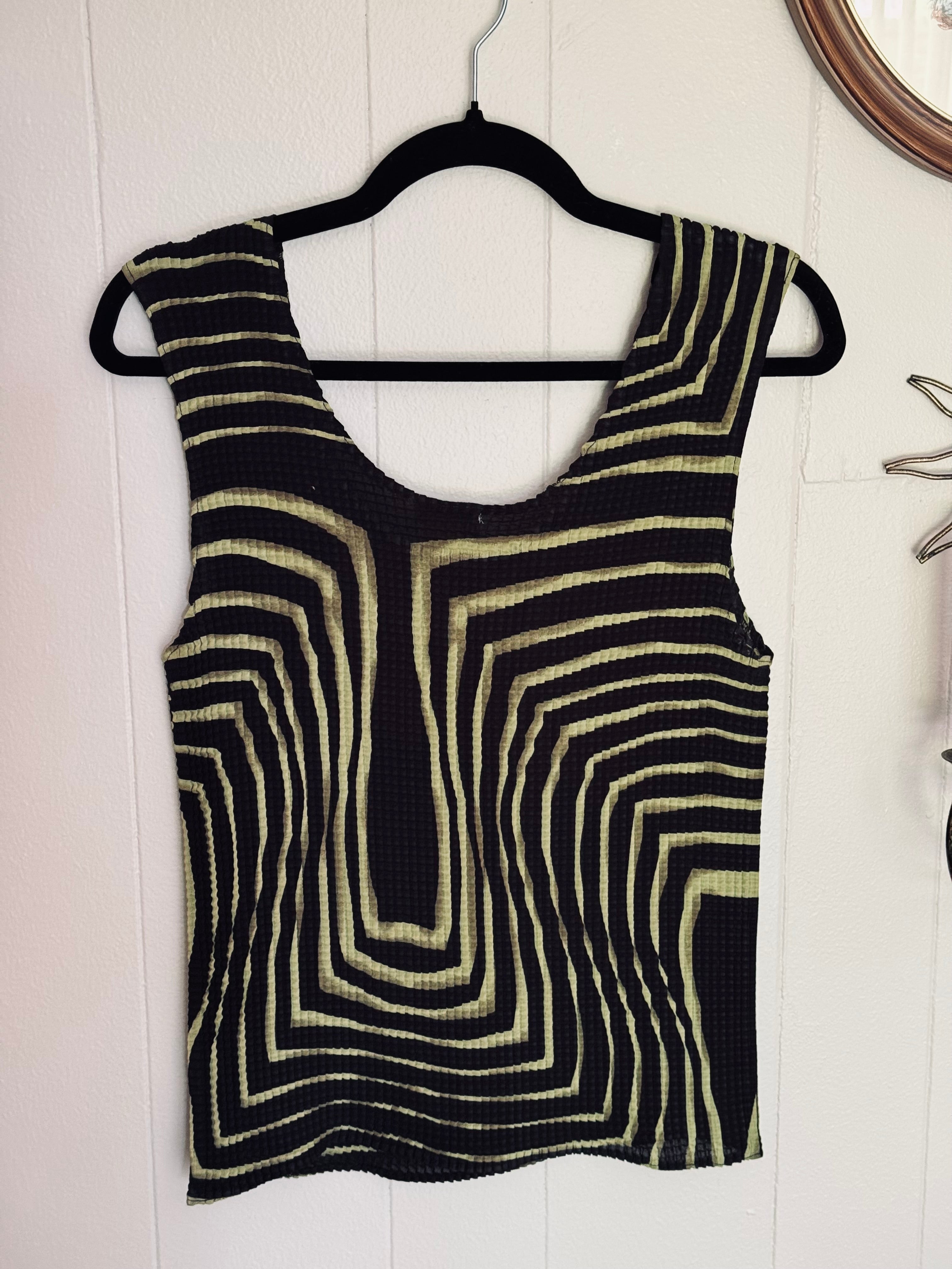 NICOLA Crinkle Tank Top Black and Green Geometric Y2K Pattern