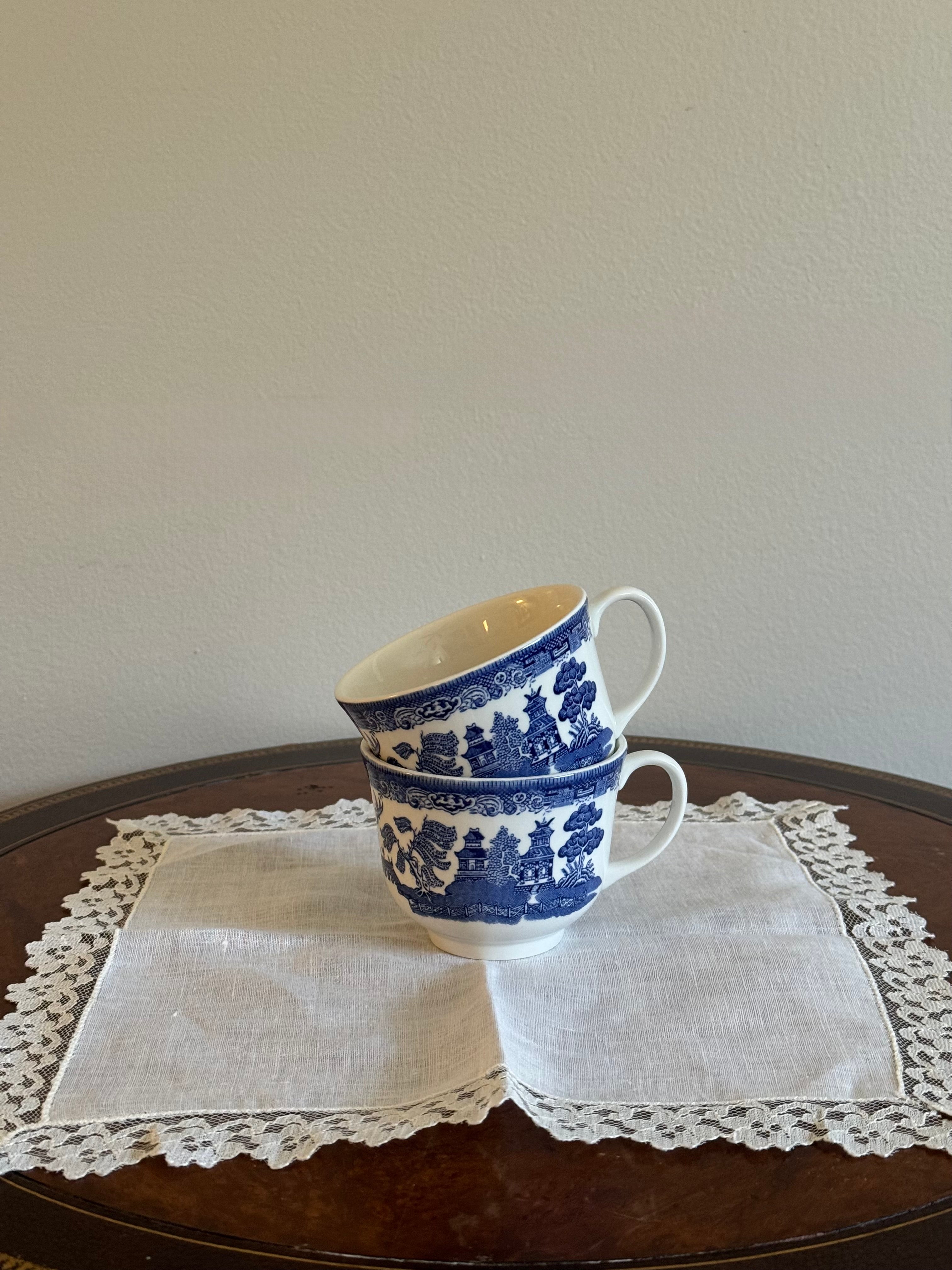 Vintage Blue Willow Teacup / Made in England ☕️