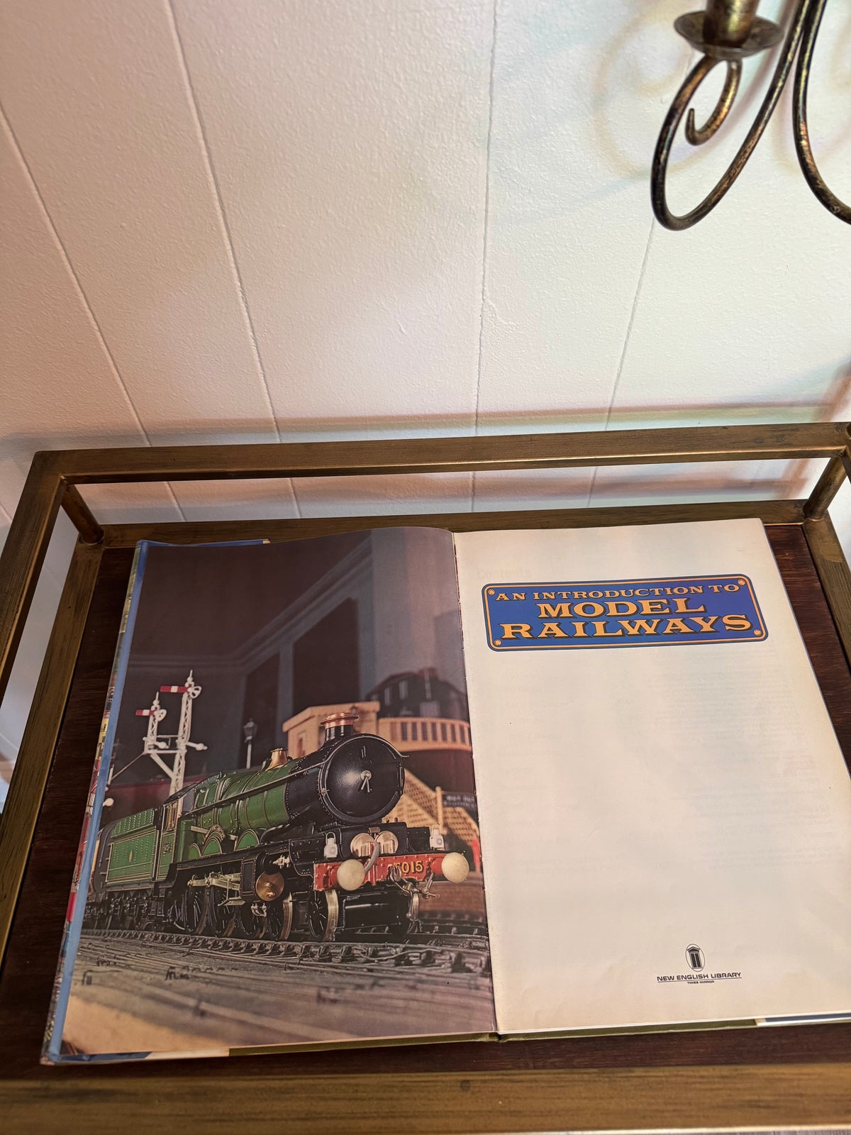 An Introduction to Model Railways by Pat Hornsey, 1977 Hardcover Large Coffee Table Book 🚂