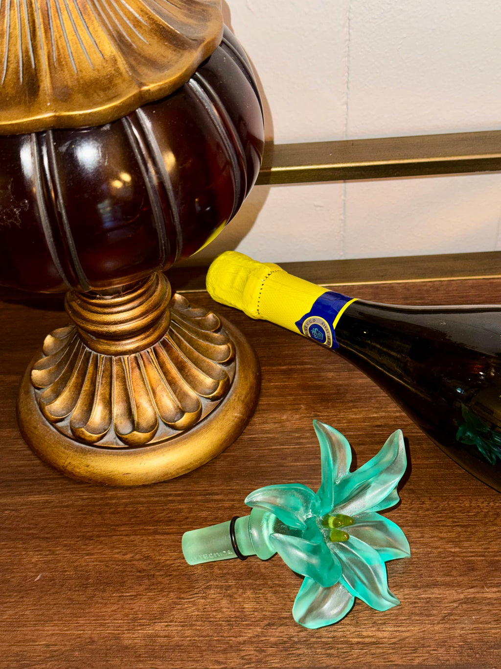 Frosted Glass Orchid Flower Shaped Bottle Stopper