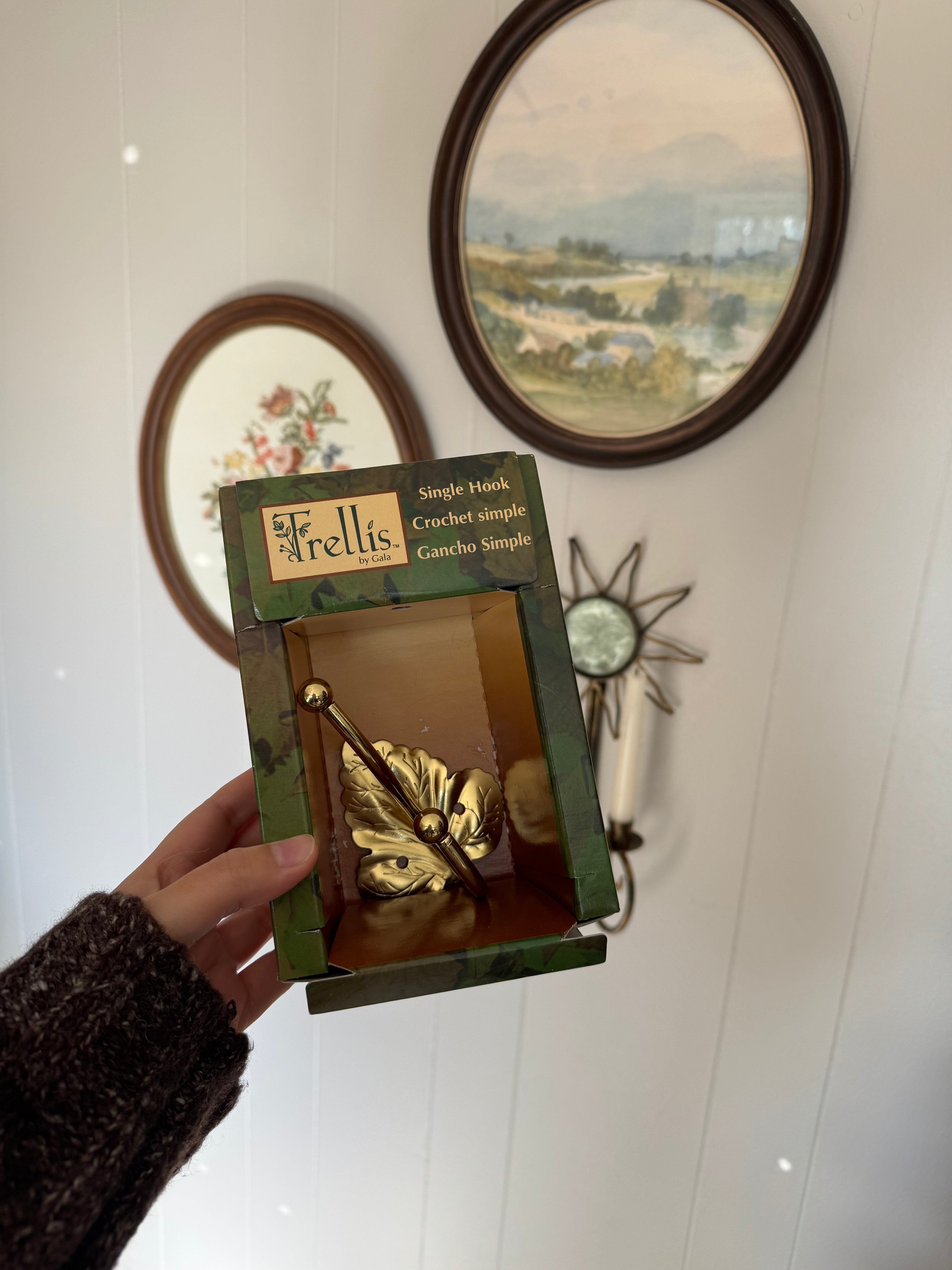 Gold-colored Metal Leaf Single Wall Hook