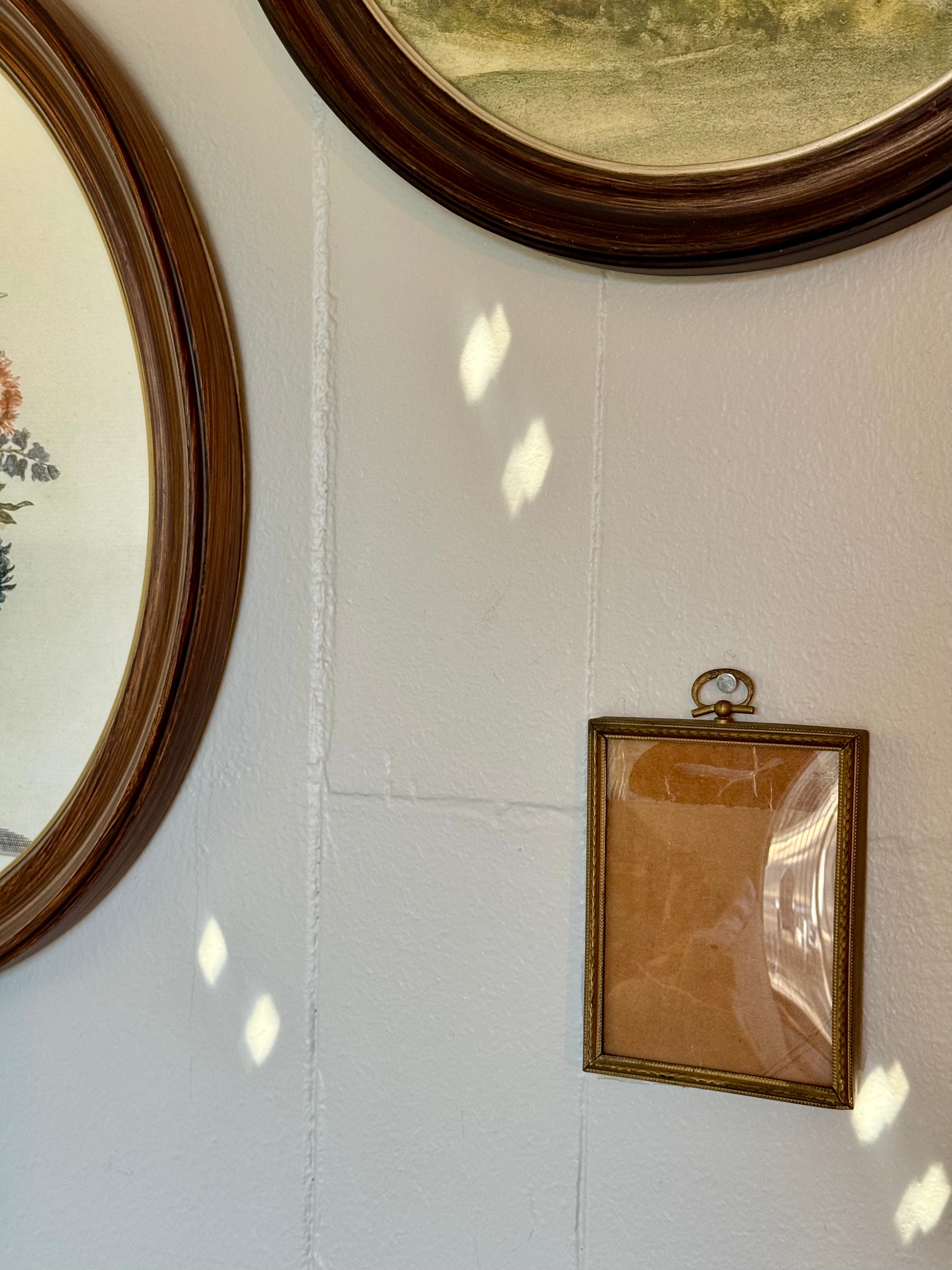 Vintage Ornate Brass Hanging Frame 3"x4" Bubble Convex Glass