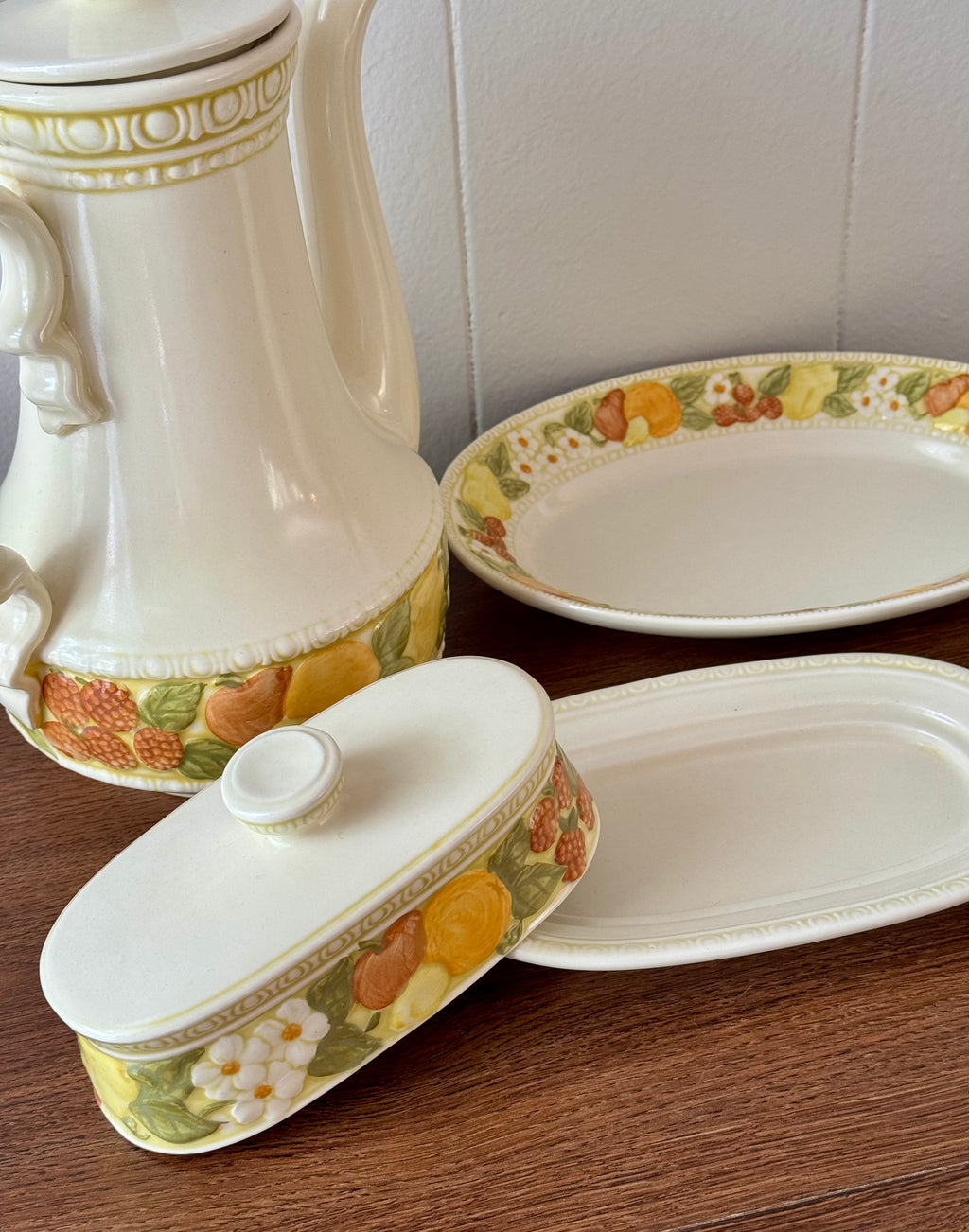 Vintage Covered Butter Dish / Poppytrail - Della Robbia by Metlox 🧈