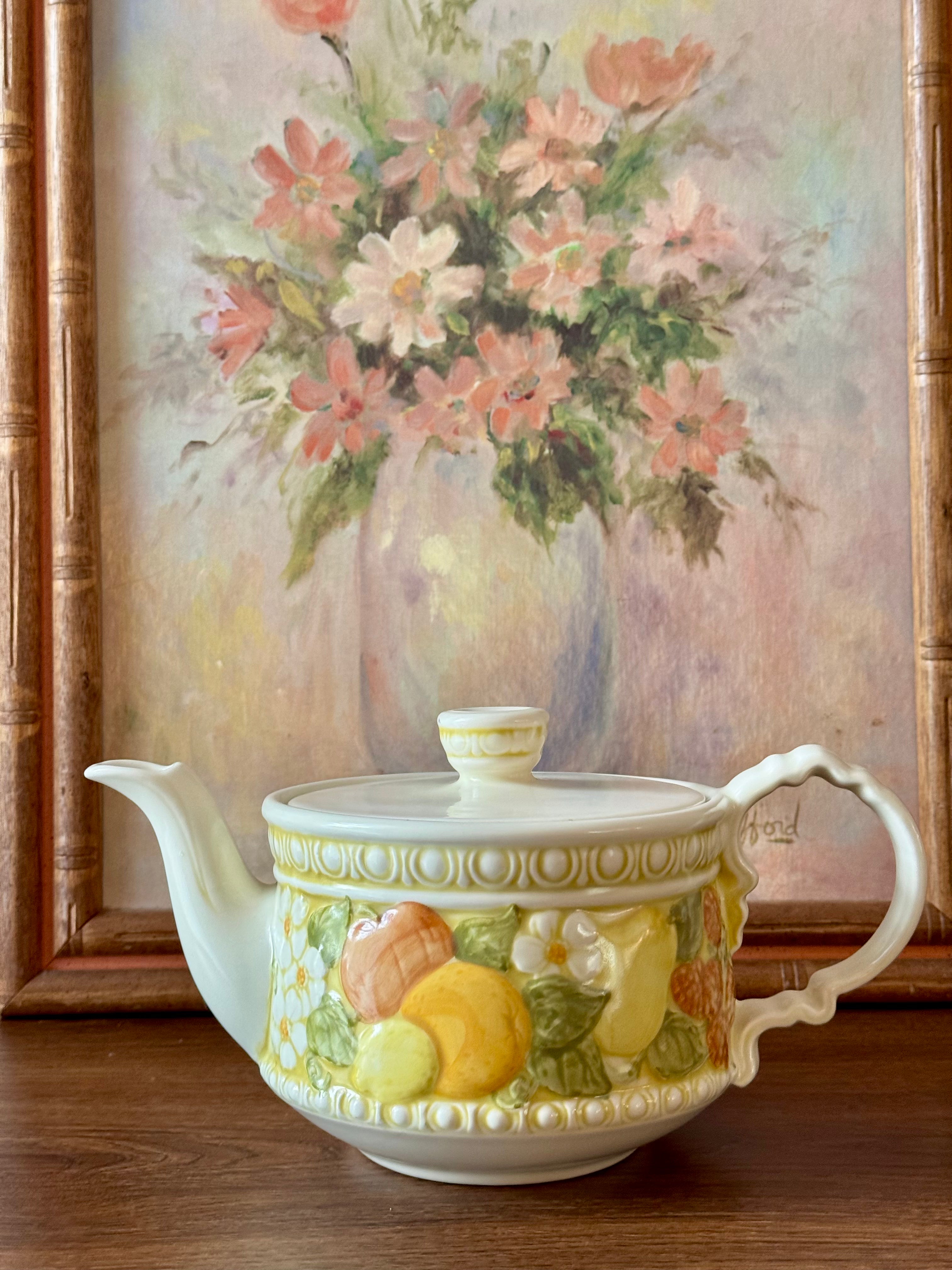 Vintage Teapot & Lid / Poppytrail - Della Robbia by Metlox