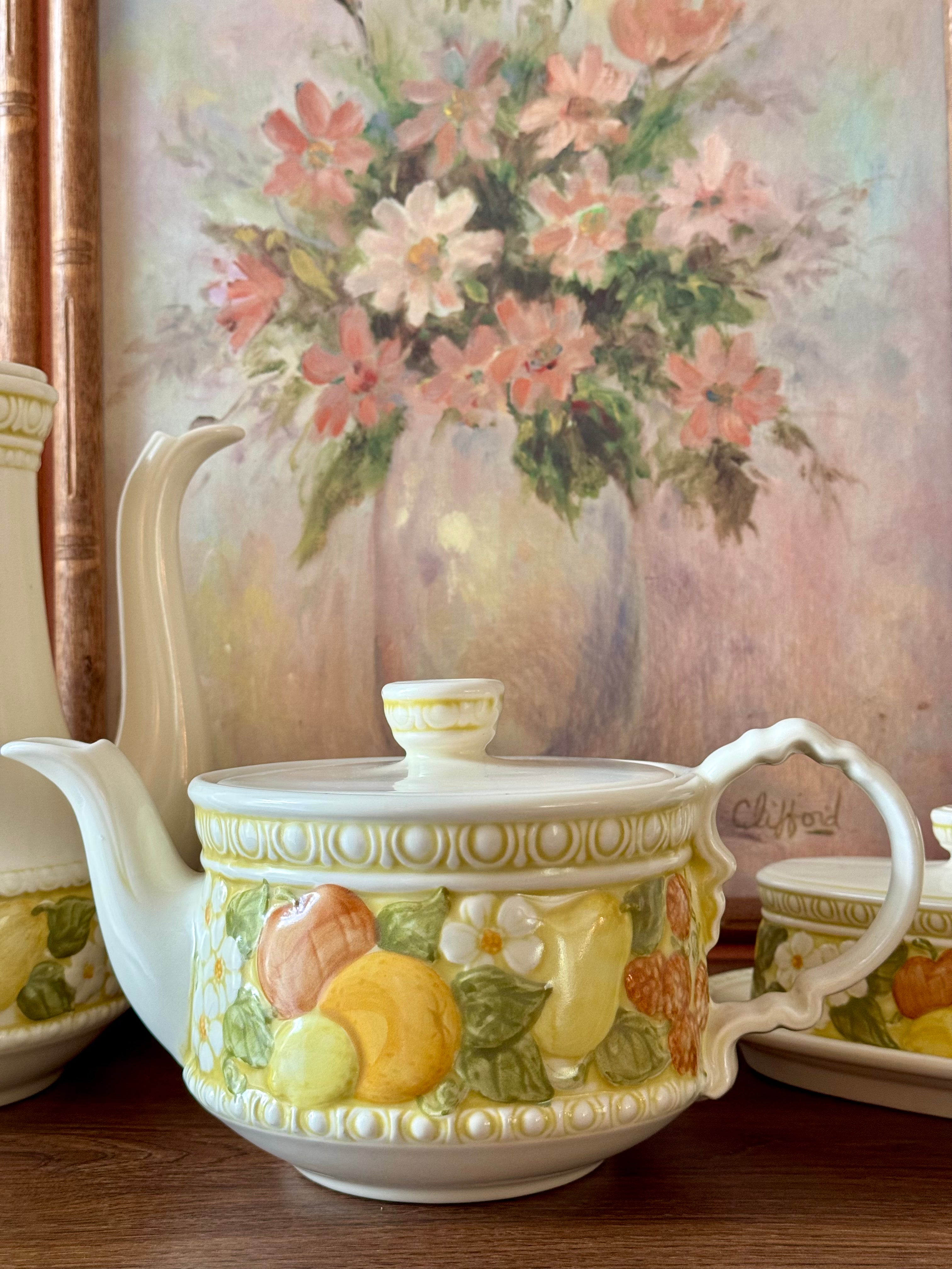 Vintage Teapot & Lid / Poppytrail - Della Robbia by Metlox