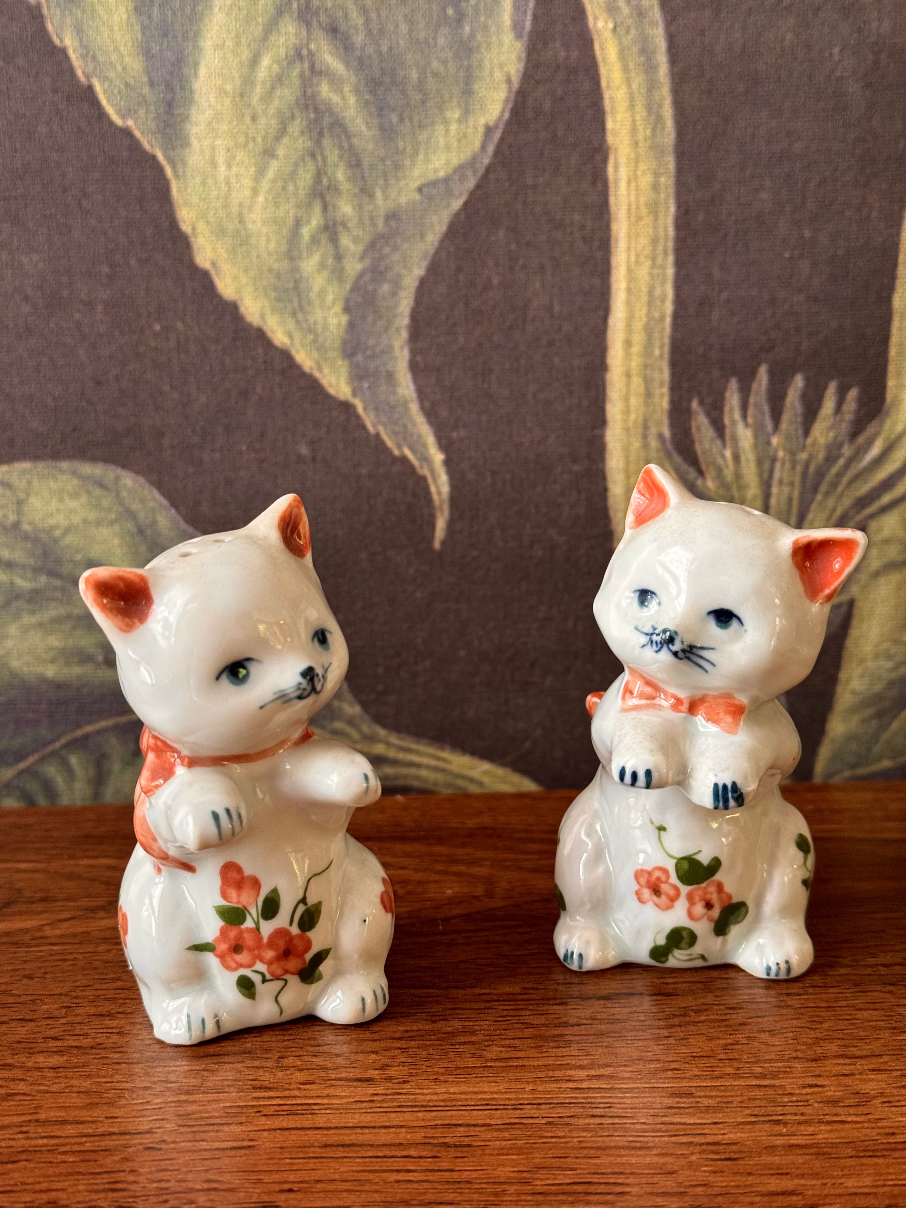 Vintage Porcelain Kittens Salt and Pepper Shakers / Andrea by Sadek