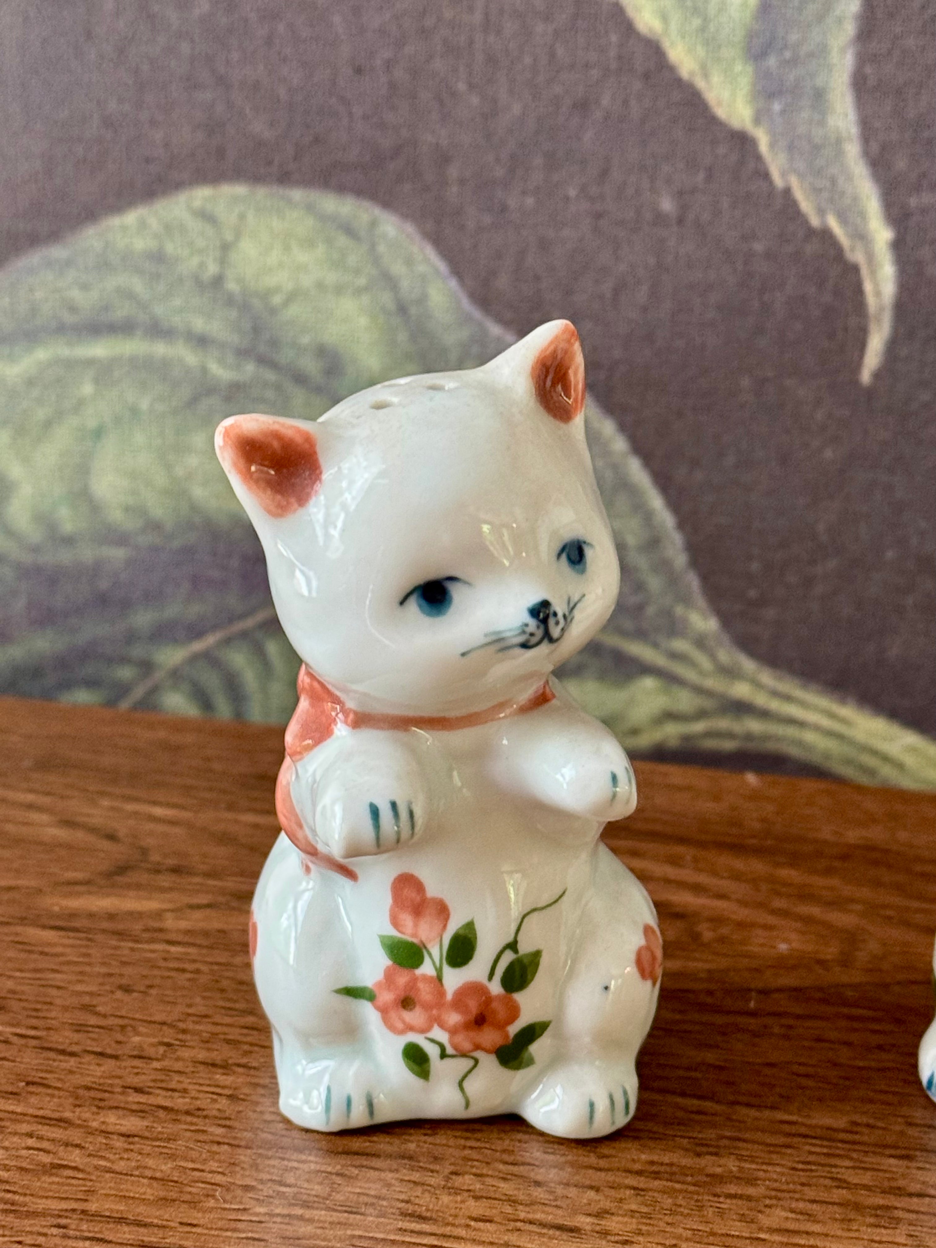 Vintage Porcelain Kittens Salt and Pepper Shakers / Andrea by Sadek