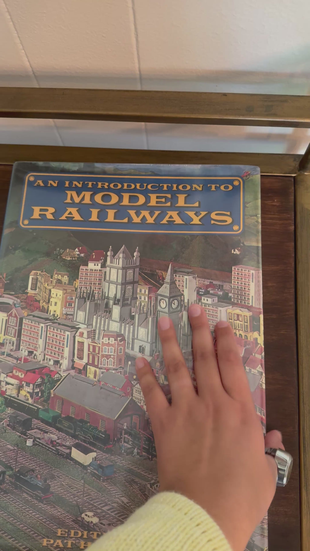 An Introduction to Model Railways by Pat Hornsey, 1977 Hardcover Large Coffee Table Book 🚂